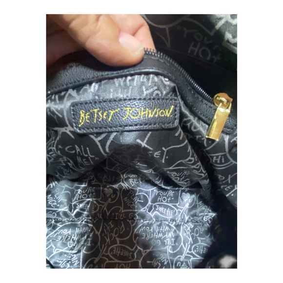 Betsey Johnson Beige and Black Quilted Crossbody Bag - Picture 13 of 13